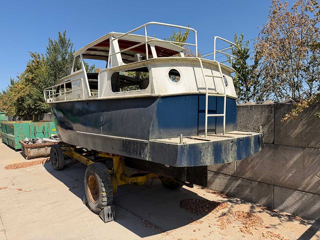 Motorjacht met aanhanger - afbeelding 34 van  47