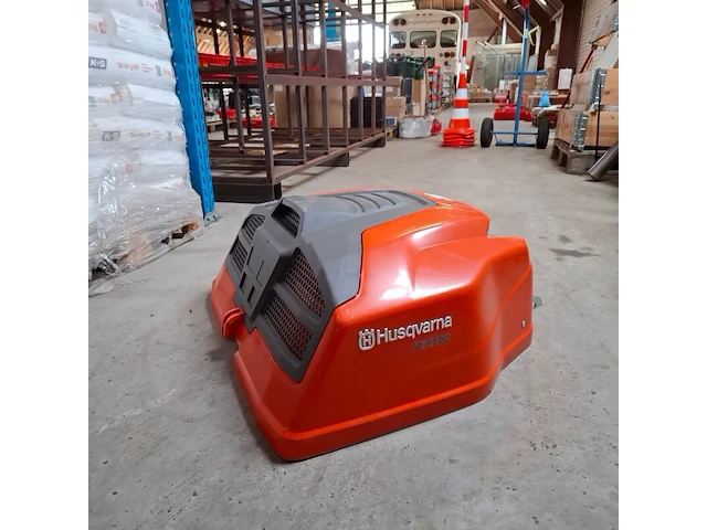 Motorkap t.b.v. husqvarna r213c grasmaaier - afbeelding 1 van  4