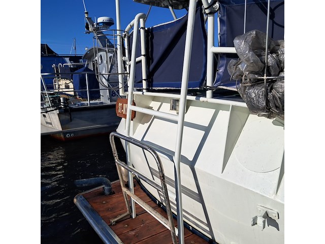 Motorkruiser inclusief boottrailer - afbeelding 12 van  154
