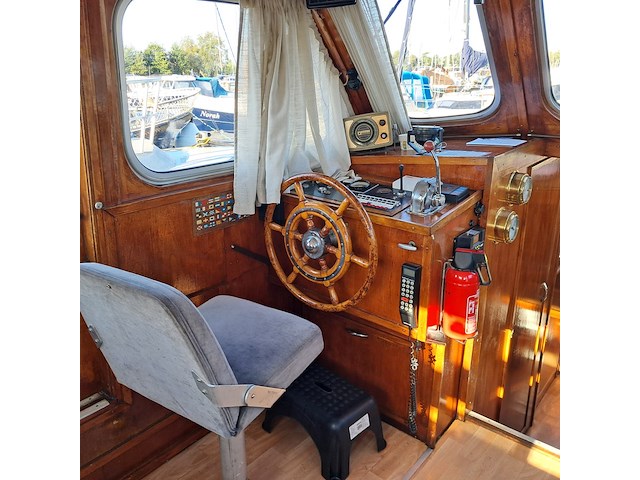 Motorkruiser inclusief boottrailer - afbeelding 98 van  154