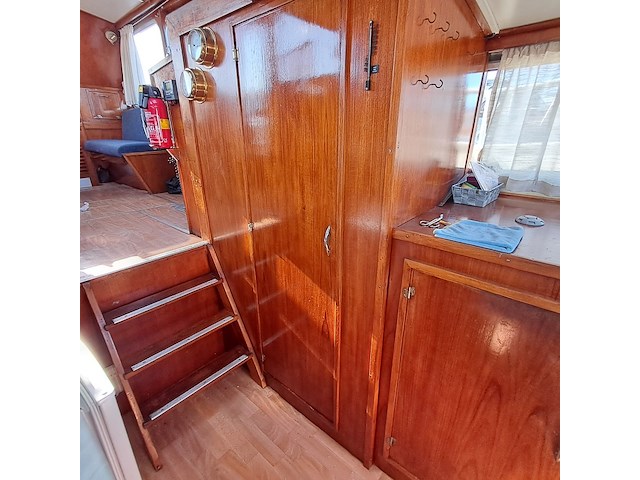Motorkruiser inclusief boottrailer - afbeelding 146 van  154