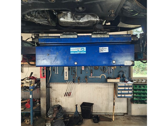 Motorlift 2000 kg - afbeelding 1 van  3