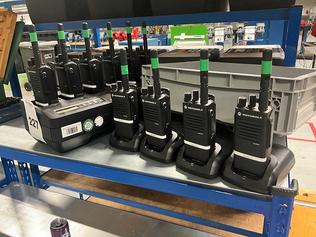 Motorola dp 2400e portofoon (10x) - afbeelding 1 van  4