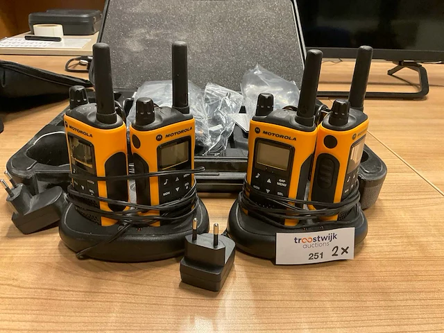 Motorola t80 extreme walkie talkie - afbeelding 2 van  3