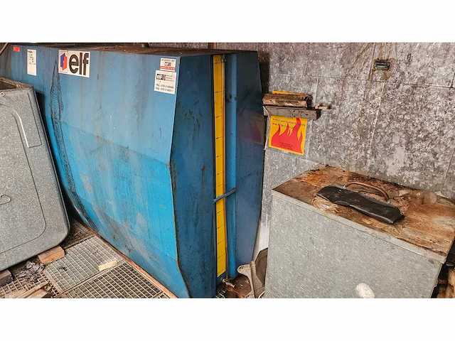 Motorolie tank 2400l inc slanghaspel en pneumatische pomp - afbeelding 2 van  5