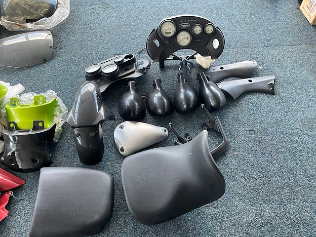 Motoronderdelen en accessoires - afbeelding 4 van  39