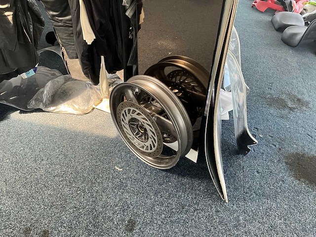 Motoronderdelen en accessoires - afbeelding 33 van  39