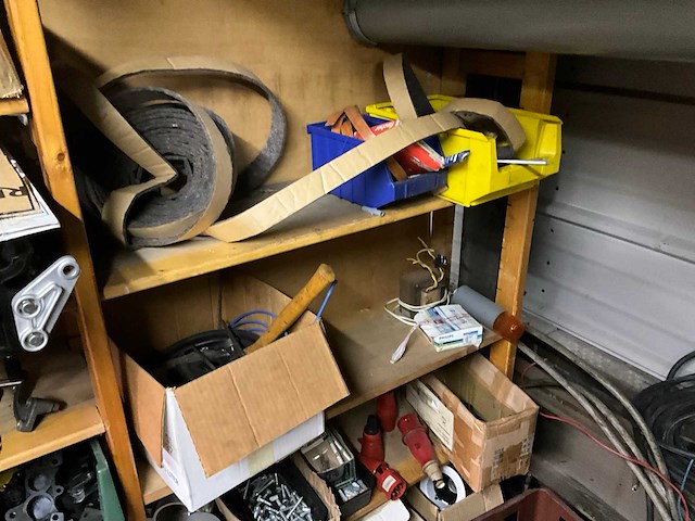 Motoronderdelen, grijpvoorraden en magazijninventaris - afbeelding 5 van  83