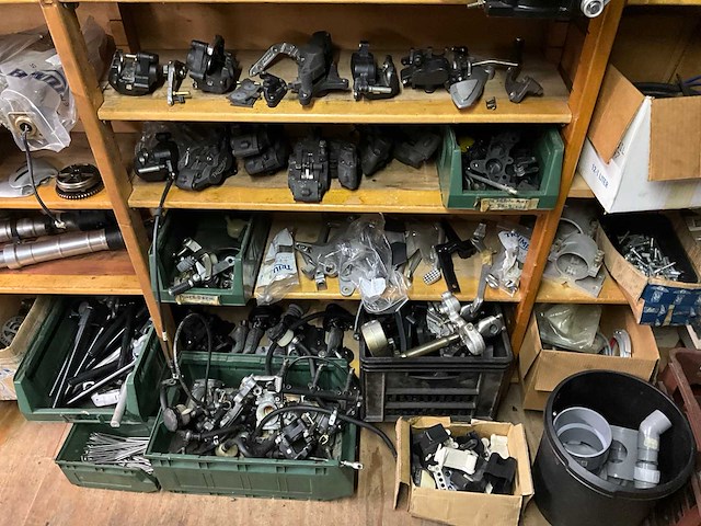 Motoronderdelen, grijpvoorraden en magazijninventaris - afbeelding 8 van  83