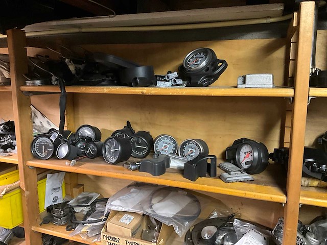 Motoronderdelen, grijpvoorraden en magazijninventaris - afbeelding 9 van  83