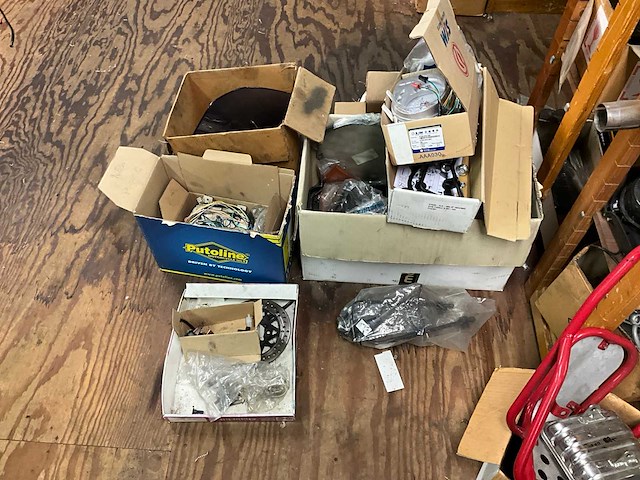 Motoronderdelen, grijpvoorraden en magazijninventaris - afbeelding 13 van  83