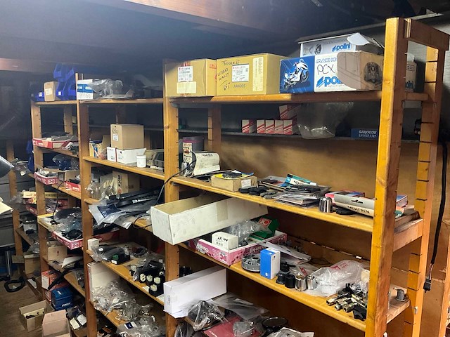 Motoronderdelen, grijpvoorraden en magazijninventaris - afbeelding 16 van  83