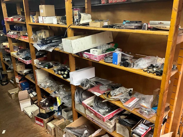 Motoronderdelen, grijpvoorraden en magazijninventaris - afbeelding 17 van  83