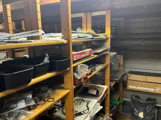 Motoronderdelen, grijpvoorraden en magazijninventaris - afbeelding 20 van  83