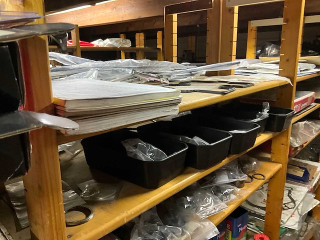 Motoronderdelen, grijpvoorraden en magazijninventaris - afbeelding 22 van  83