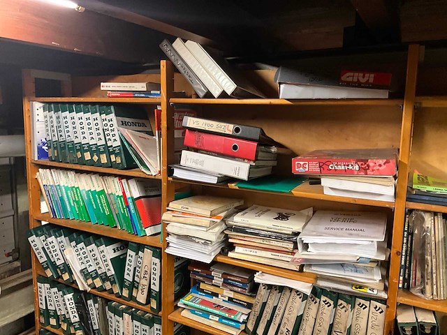 Motoronderdelen, grijpvoorraden en magazijninventaris - afbeelding 30 van  83