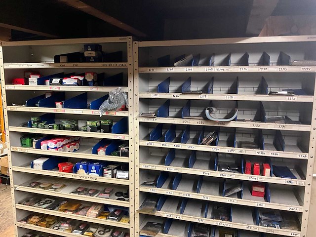 Motoronderdelen, grijpvoorraden en magazijninventaris - afbeelding 33 van  83