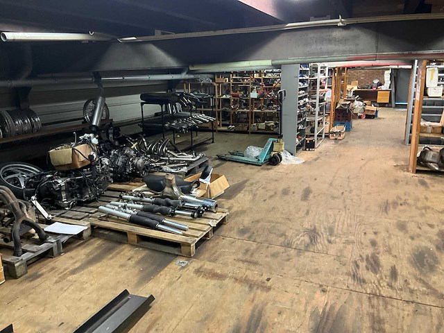 Motoronderdelen, grijpvoorraden en magazijninventaris - afbeelding 23 van  83
