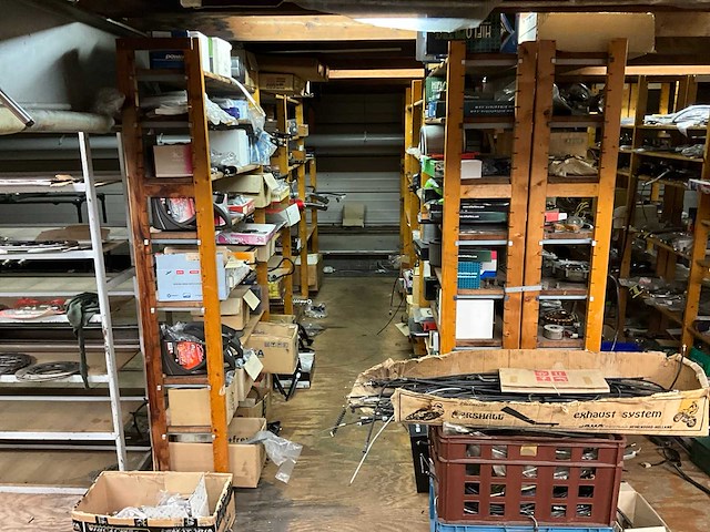 Motoronderdelen, grijpvoorraden en magazijninventaris - afbeelding 36 van  83