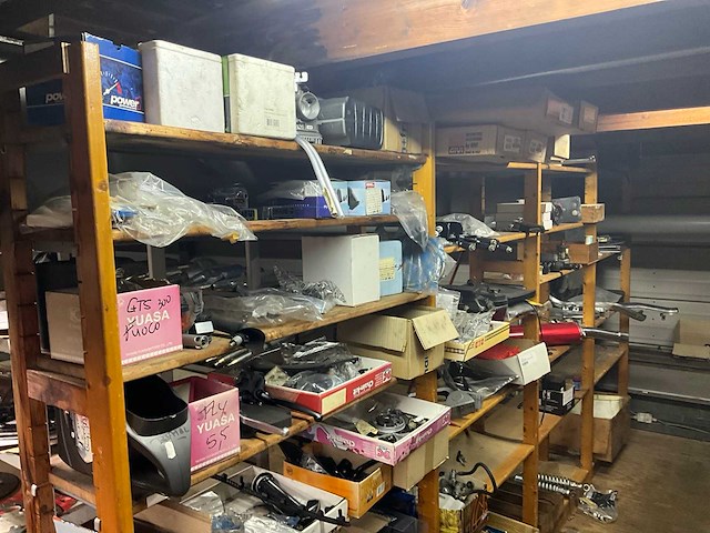 Motoronderdelen, grijpvoorraden en magazijninventaris - afbeelding 42 van  83