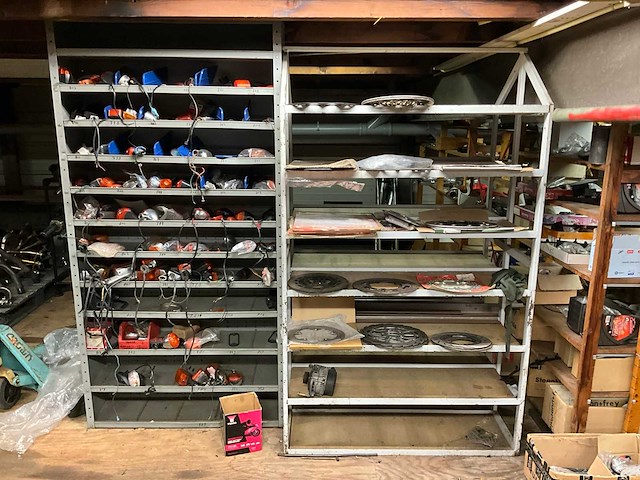 Motoronderdelen, grijpvoorraden en magazijninventaris - afbeelding 44 van  83