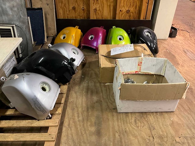 Motoronderdelen, grijpvoorraden en magazijninventaris - afbeelding 34 van  83