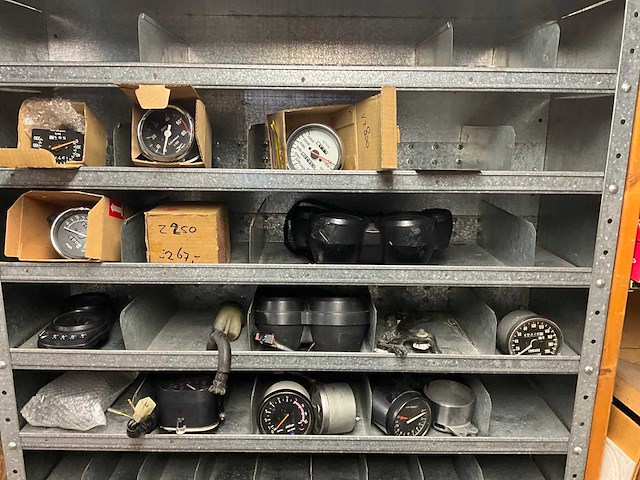 Motoronderdelen, grijpvoorraden en magazijninventaris - afbeelding 47 van  83