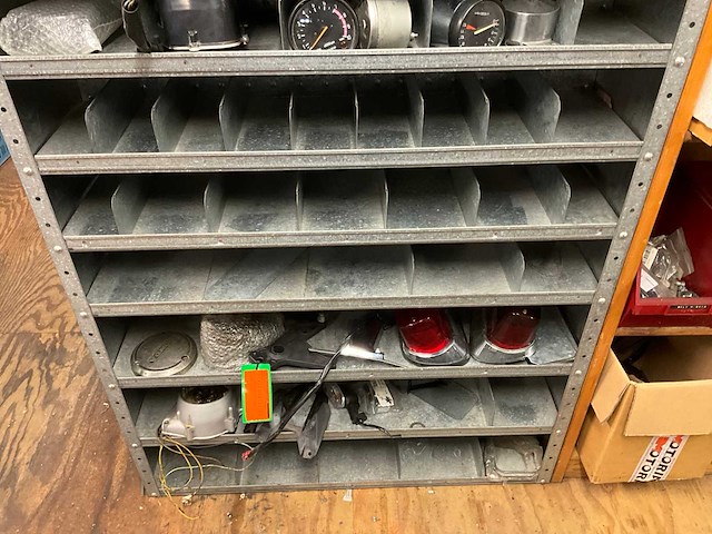 Motoronderdelen, grijpvoorraden en magazijninventaris - afbeelding 48 van  83