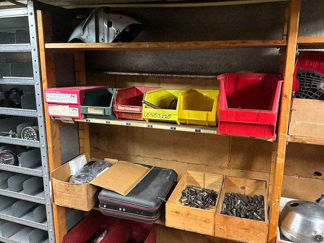 Motoronderdelen, grijpvoorraden en magazijninventaris - afbeelding 49 van  83