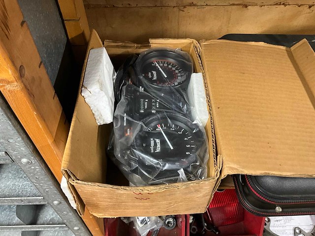 Motoronderdelen, grijpvoorraden en magazijninventaris - afbeelding 51 van  83