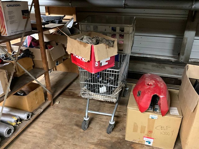 Motoronderdelen, grijpvoorraden en magazijninventaris - afbeelding 64 van  83