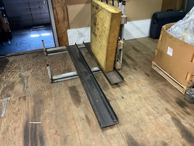 Motoronderdelen, grijpvoorraden en magazijninventaris - afbeelding 76 van  83