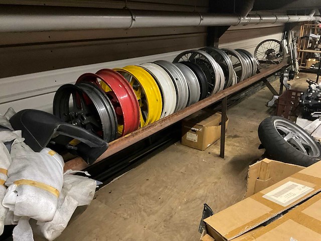 Motoronderdelen, grijpvoorraden en magazijninventaris - afbeelding 81 van  83