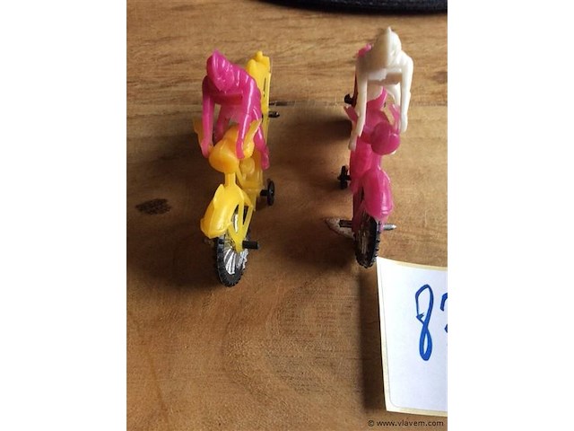 Motors 2stuks plastiek - afbeelding 3 van  3