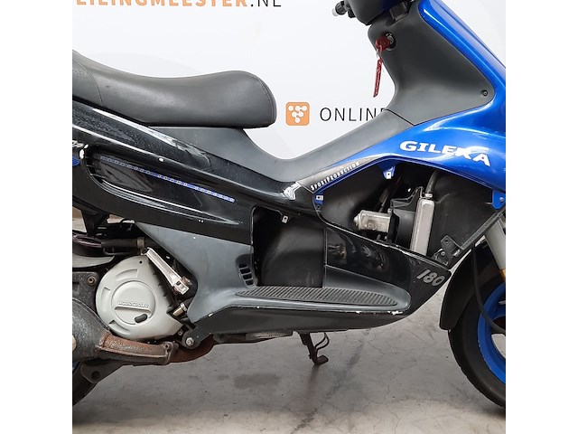 Motorscooter, gilera, runner - afbeelding 23 van  29