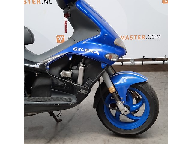 Motorscooter, gilera, runner - afbeelding 24 van  29