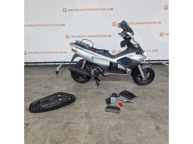 Motorscooter, gilera, runner - afbeelding 2 van  32