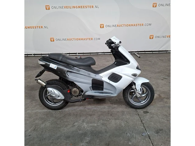 Motorscooter, gilera, runner - afbeelding 1 van  23