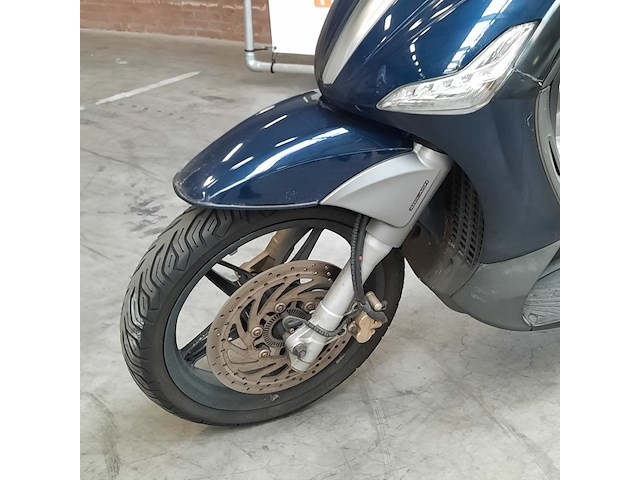 Motorscooter, piaggio, 350 beverly sport, 2015 - afbeelding 11 van  26