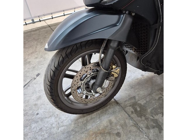 Motorscooter, piaggio, beverly 400 hpe, 2023 - afbeelding 21 van  21