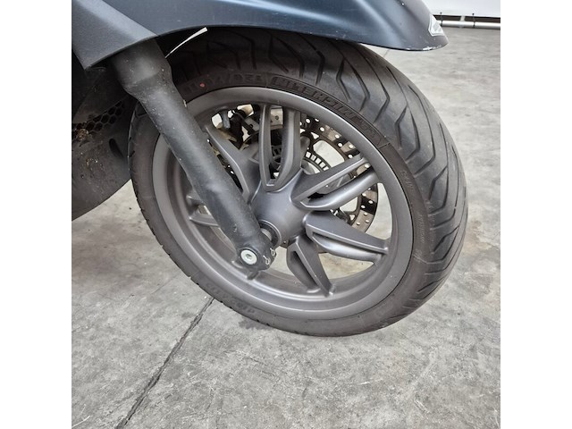 Motorscooter, piaggio, beverly 400 hpe, 2023 - afbeelding 4 van  21