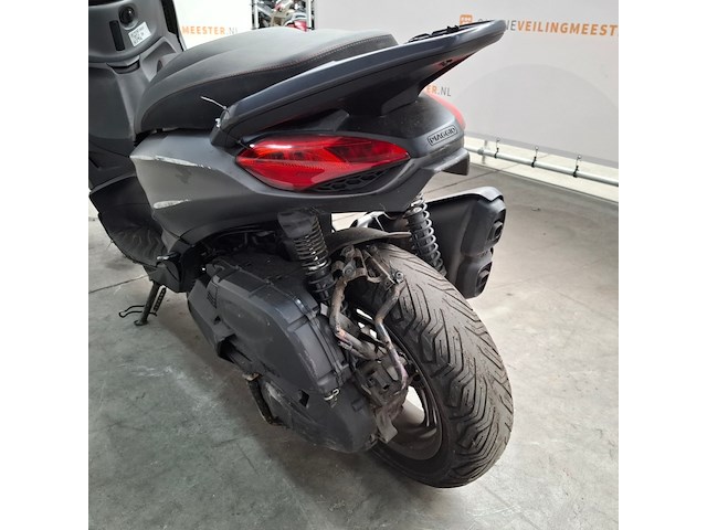 Motorscooter, piaggio, beverly 400 hpe, 2023 - afbeelding 10 van  36