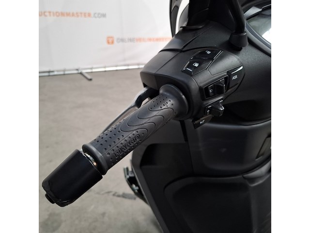 Motorscooter, piaggio, beverly 400 hpe, 2023 - afbeelding 17 van  36