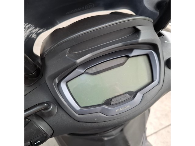 Motorscooter, piaggio, beverly 400 hpe, 2023 - afbeelding 18 van  36