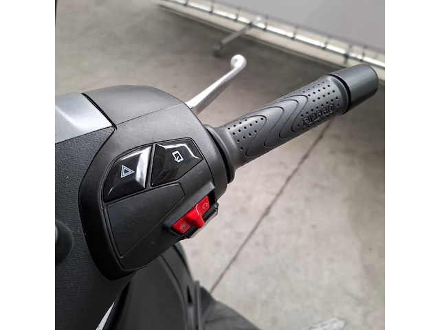 Motorscooter, piaggio, beverly 400 hpe, 2023 - afbeelding 19 van  36