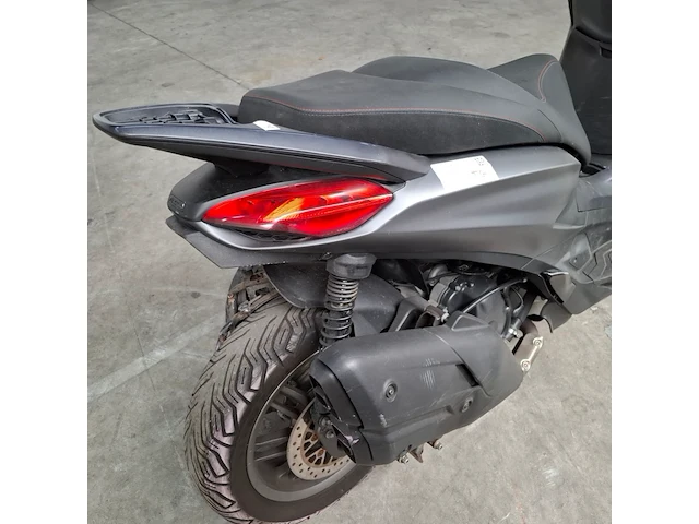 Motorscooter, piaggio, beverly 400 hpe, 2023 - afbeelding 6 van  36
