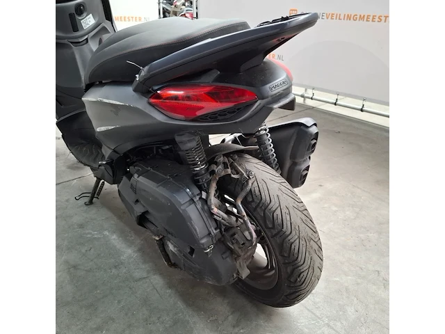 Motorscooter, piaggio, beverly 400 hpe, 2023 - afbeelding 10 van  36