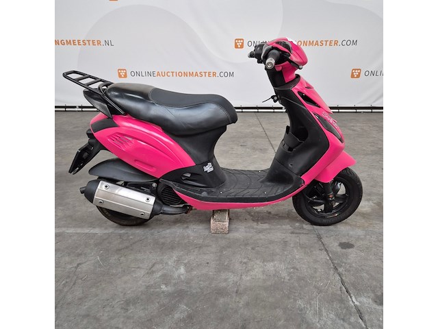 Motorscooter, piaggio, et 4 125 - afbeelding 1 van  22