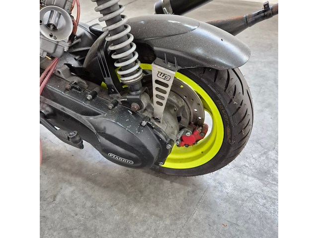 Motorscooter, piaggio, runner - afbeelding 18 van  22