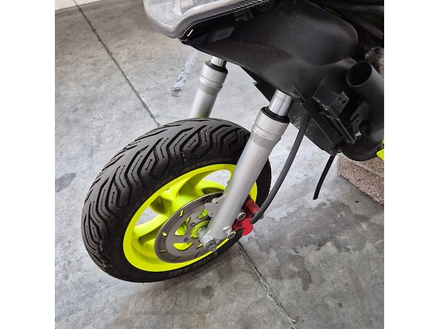 Motorscooter, piaggio, runner - afbeelding 22 van  22